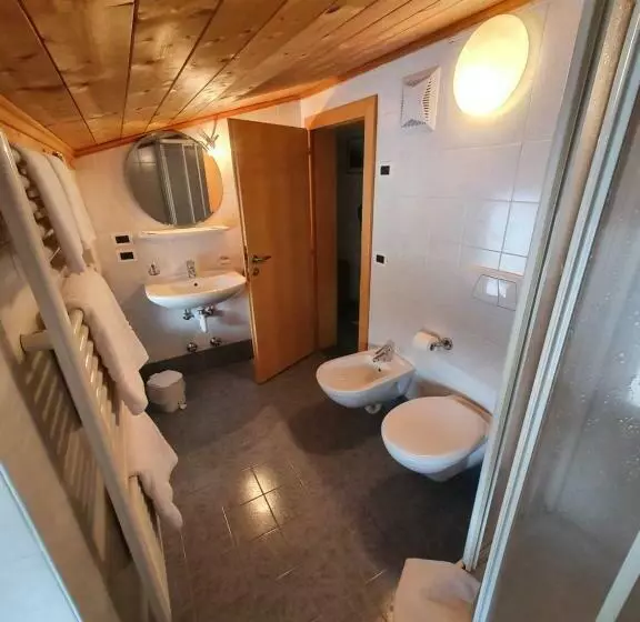 Hotelli Albergo Bar Ristorante Dolomia