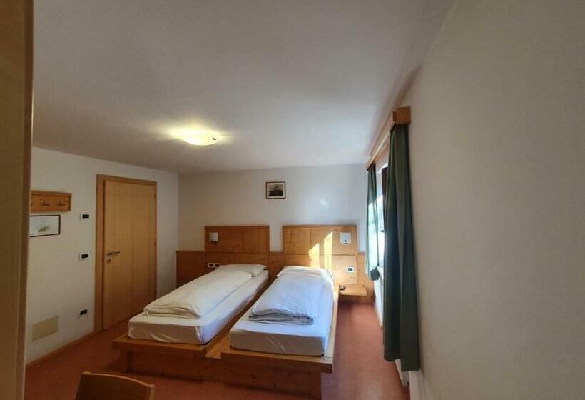 Hotel Albergo Bar Ristorante Dolomia