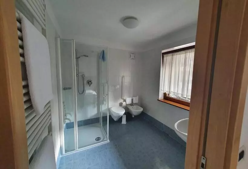 Hotelli Albergo Bar Ristorante Dolomia