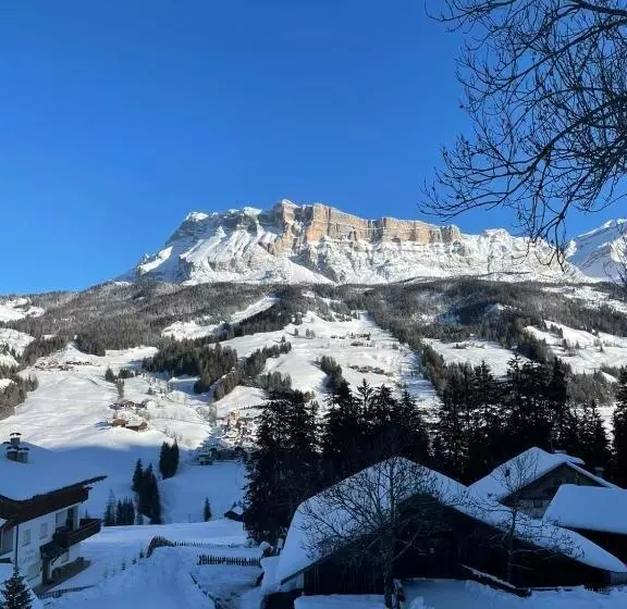 Hotelli Albergo Bar Ristorante Dolomia