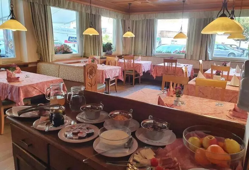 Hotelli Albergo Bar Ristorante Dolomia