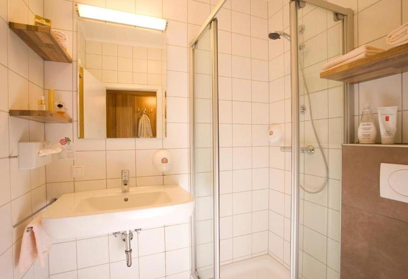 Hotelli Gasthof Wösner