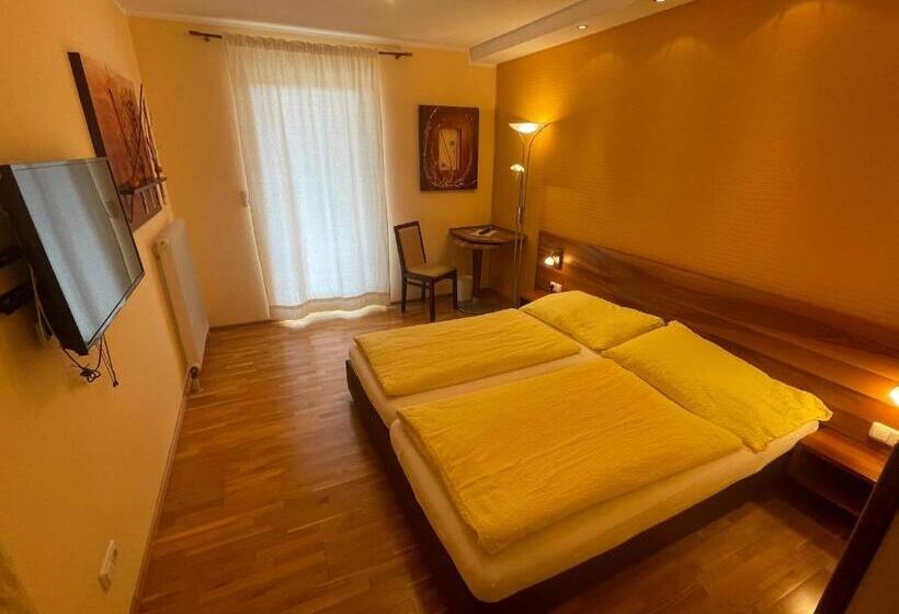 Hotelli Gasthof Wösner