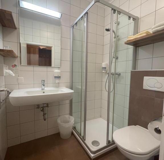 Hotelli Gasthof Wösner