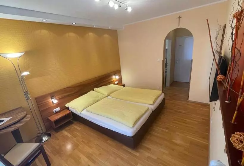 ホテル Gasthof Wösner