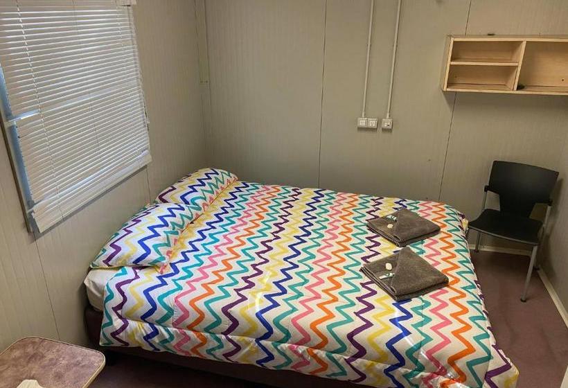 호텔 Gundy Pub & Caravan Park