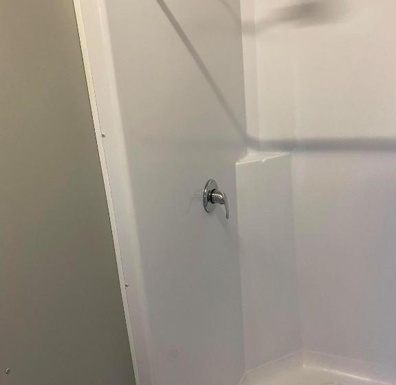 호텔 Gundy Pub & Caravan Park