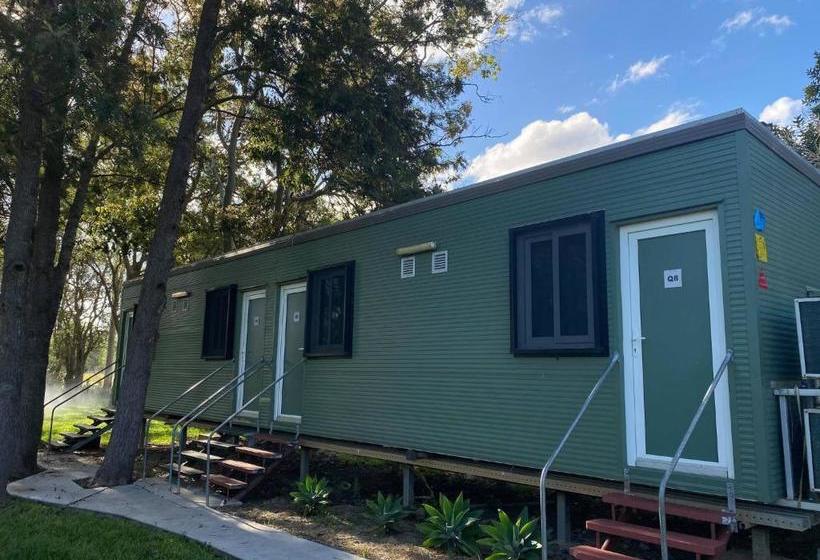 호텔 Gundy Pub & Caravan Park