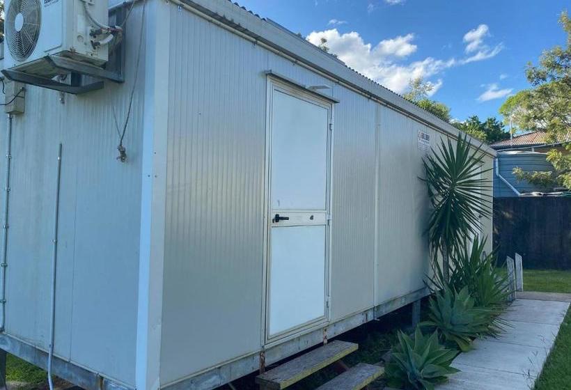 호텔 Gundy Pub & Caravan Park