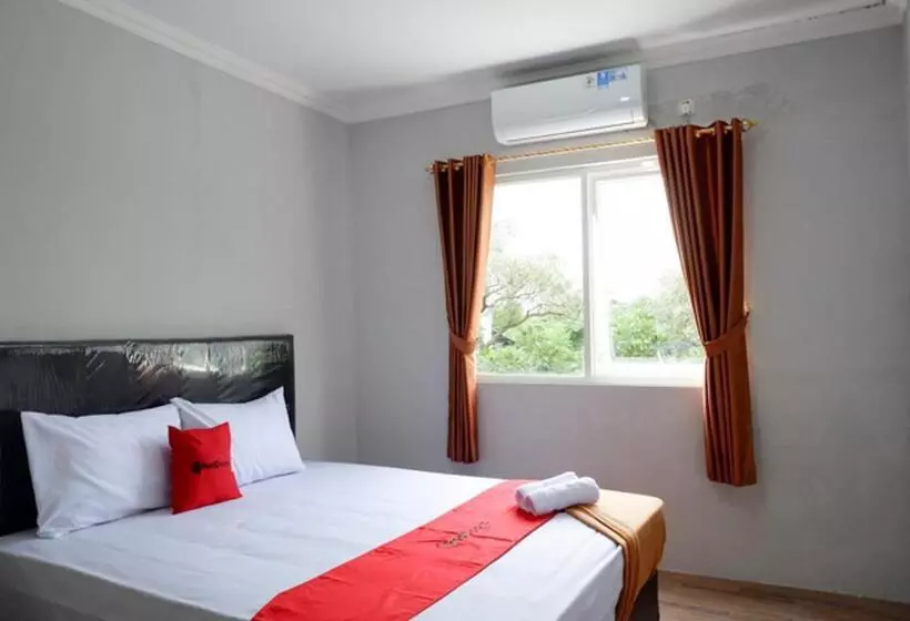 Hotelli Reddoorz @ City Park Medoho Semarang
