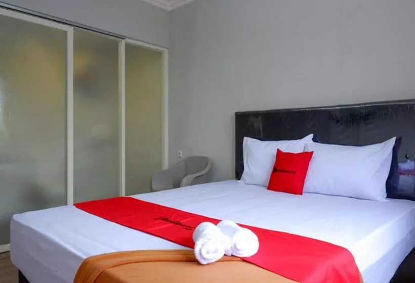 Hotelli Reddoorz @ City Park Medoho Semarang
