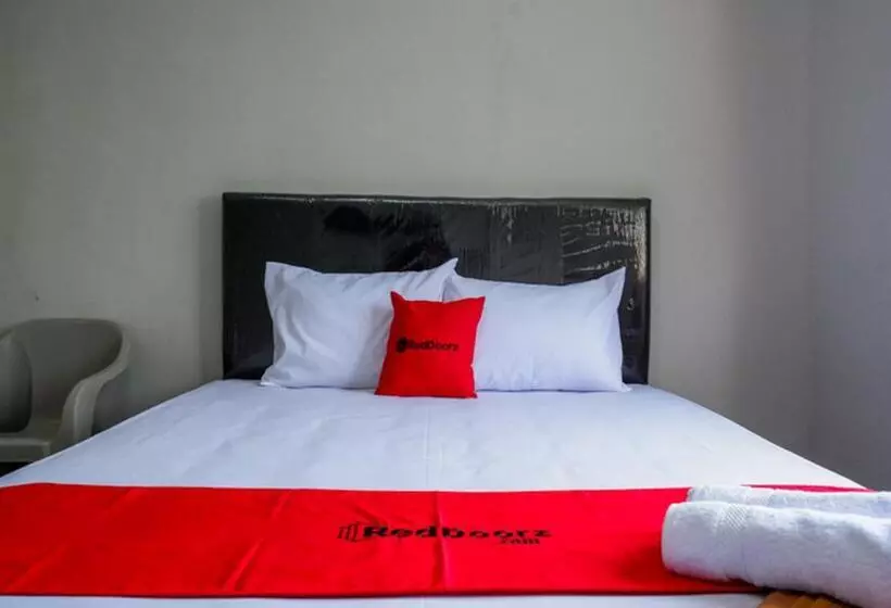 Hotelli Reddoorz @ City Park Medoho Semarang