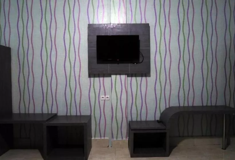 ホテル Reddoorz @ Pasangkayu Mamuju Utara