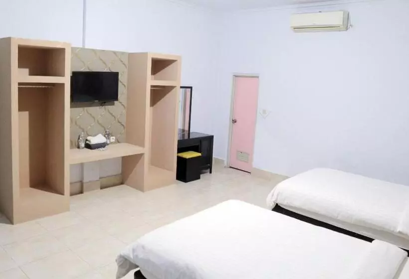 ホテル Reddoorz @ Pasangkayu Mamuju Utara