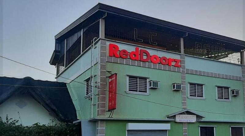 فندق Reddoorz Plus Near Bangui Windmills   Vaccinated Staff