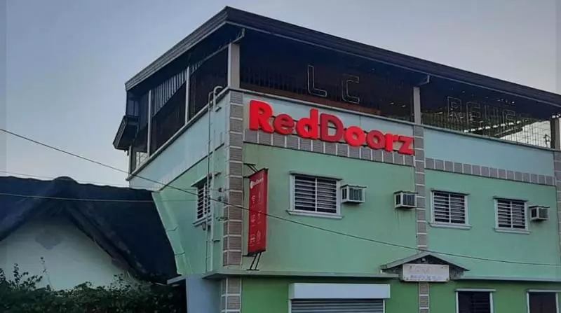 Hotelli Reddoorz Plus Near Bangui Windmills   Vaccinated Staff