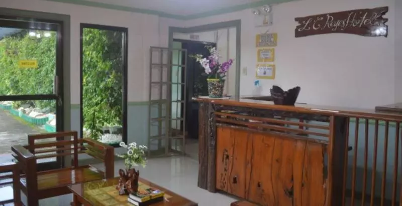 Hotelli Reddoorz Plus Near Bangui Windmills   Vaccinated Staff