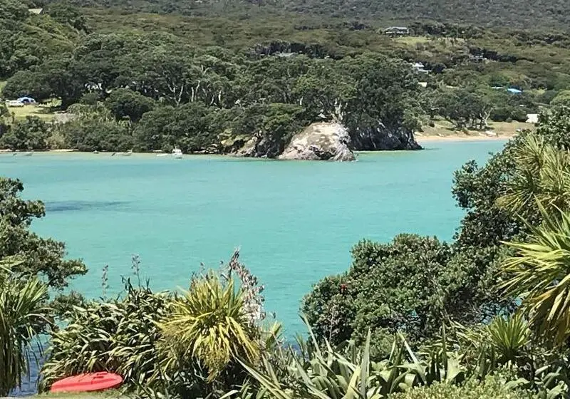 هتل Tipi And Bob's Waterfront Lodge