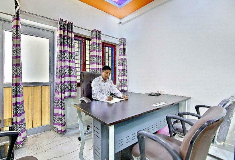 Pensão Oyo Home 78802 Balaji Bhawan Jhajra