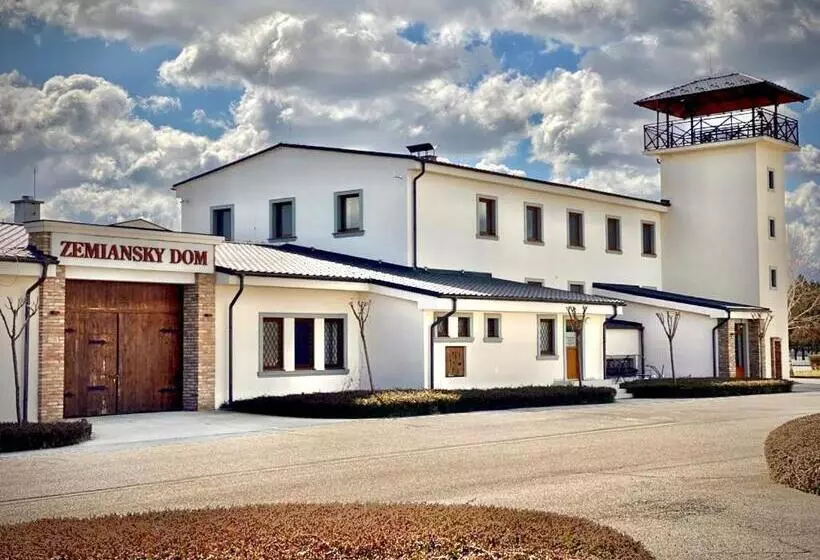 Majatalo Penziónzemianskydvor