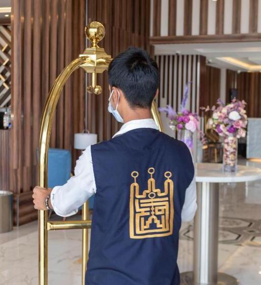 The Palaces Hotel Suites   Wadeen