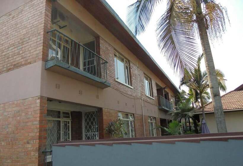 تختخواب و صبحانه Rosewood Lodge