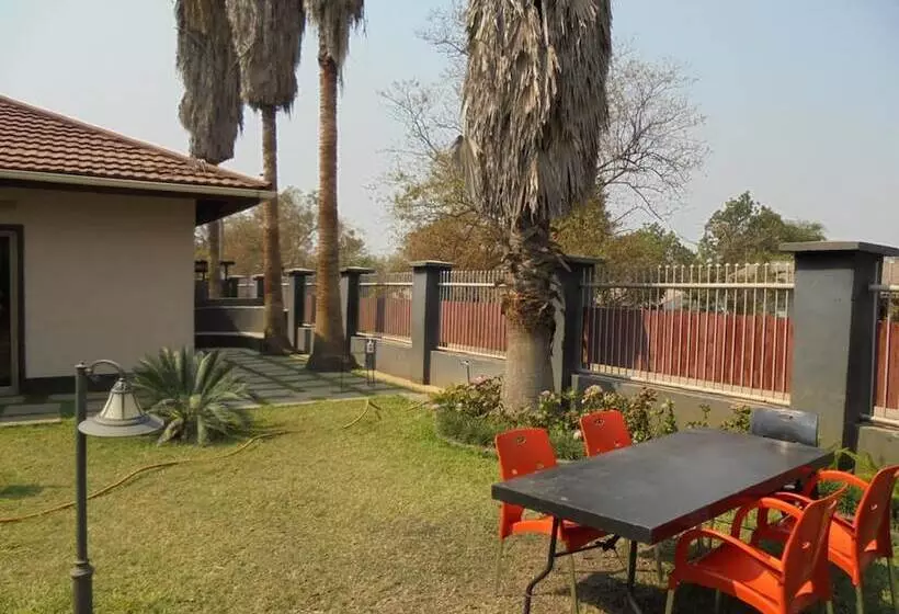 تختخواب و صبحانه Rosewood Lodge