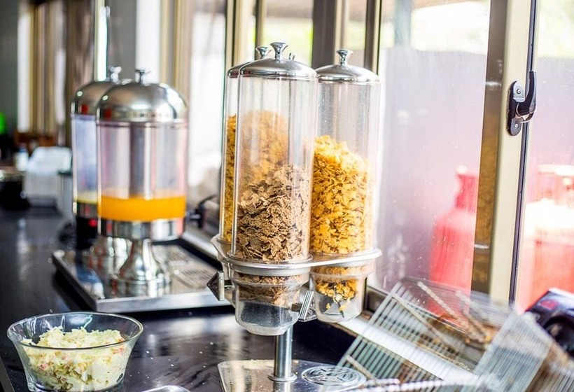 تختخواب و صبحانه Rosewood Lodge