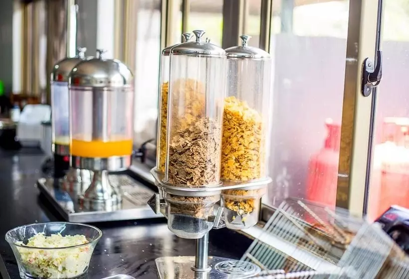 تختخواب و صبحانه Rosewood Lodge