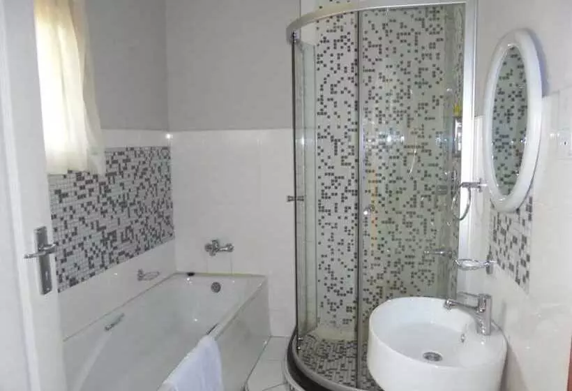 تختخواب و صبحانه Rosewood Lodge