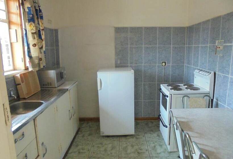 تختخواب و صبحانه Rosewood Lodge