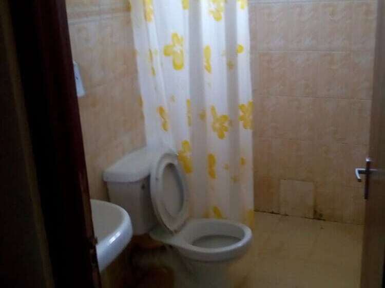 هتل Eldoret Adventist Guest House