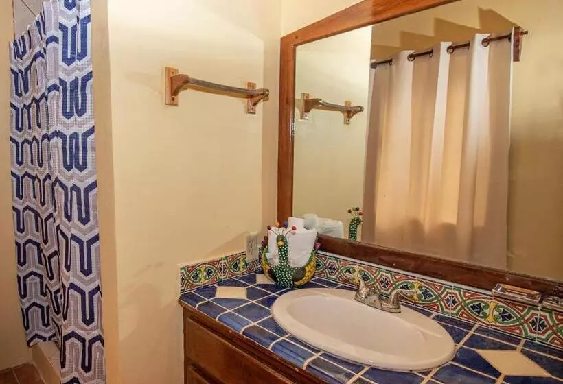 Hotelli Tranquility Bay Resort