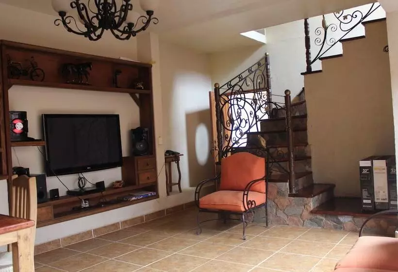 پانسیون Casa Kantunil