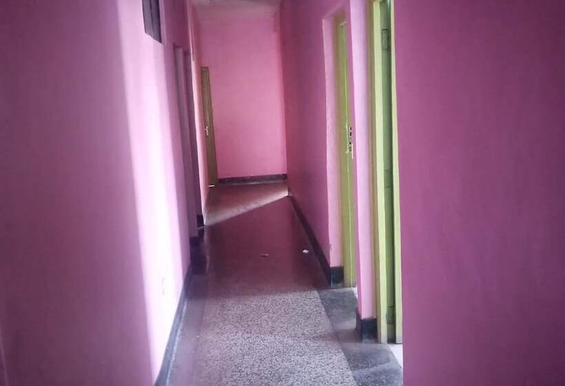 پانسیون Four Seasons Lodge