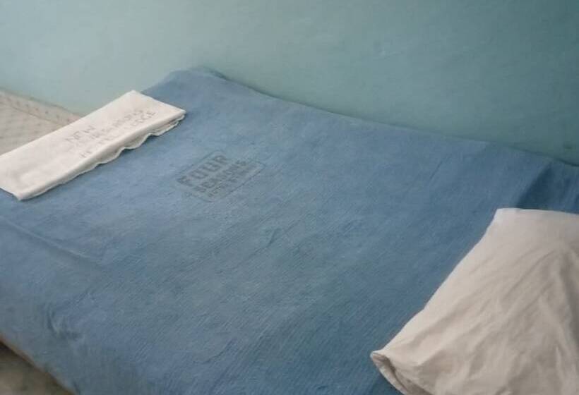 پانسیون Four Seasons Lodge