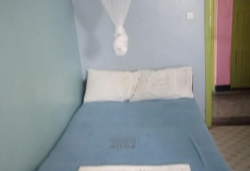 پانسیون Four Seasons Lodge