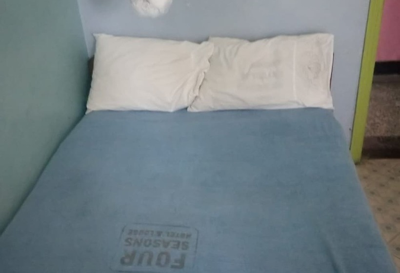 پانسیون Four Seasons Lodge