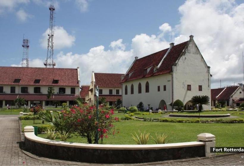 Hostel Wisma Rosse Life Bandara