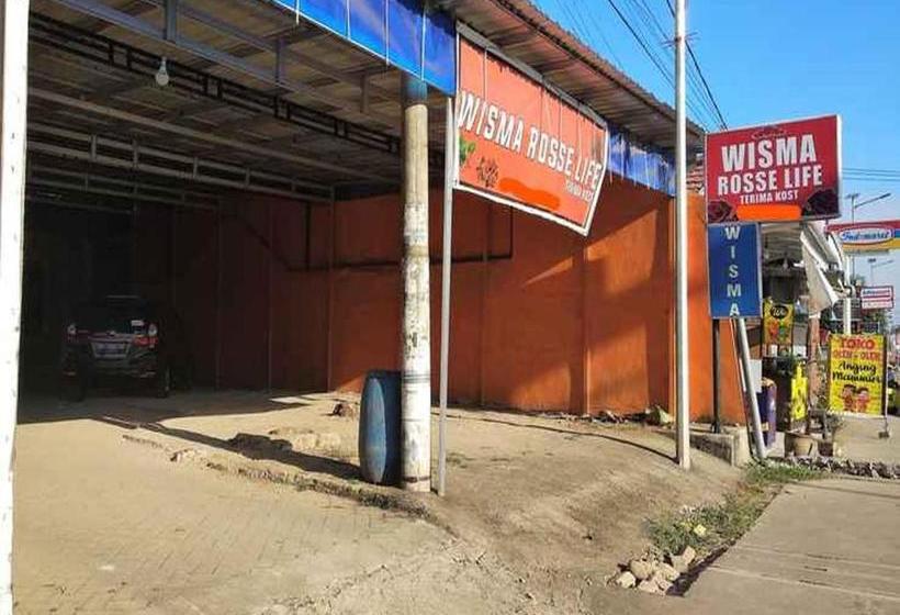 Hostel Wisma Rosse Life Bandara