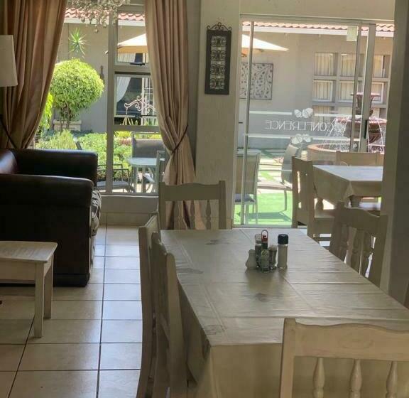 تختخواب و صبحانه Oaklands Inn And Conference Centre