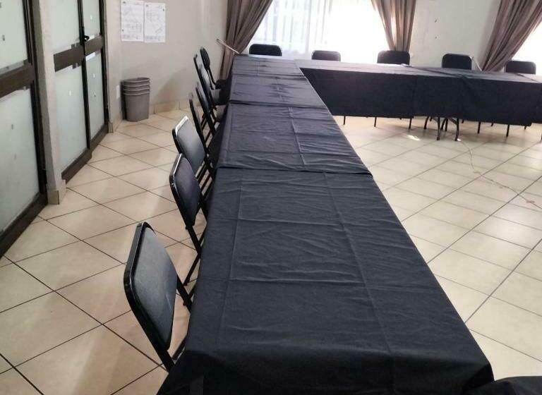 تختخواب و صبحانه Oaklands Inn And Conference Centre