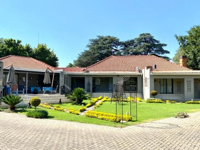 تختخواب و صبحانه Oaklands Inn And Conference Centre