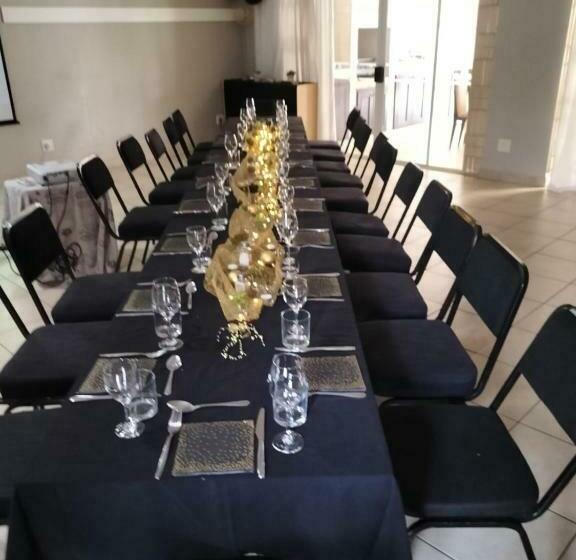 تختخواب و صبحانه Oaklands Inn And Conference Centre