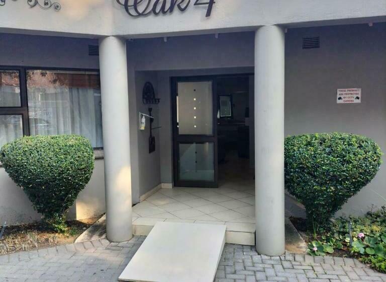 تختخواب و صبحانه Oaklands Inn And Conference Centre