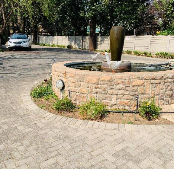 تختخواب و صبحانه Oaklands Inn And Conference Centre