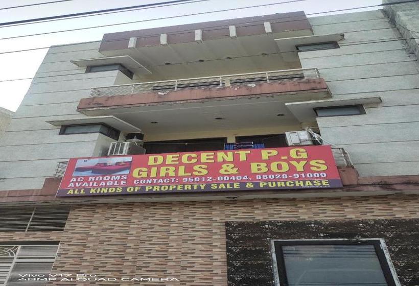 Hotel Oyo 82241 Decent Pg