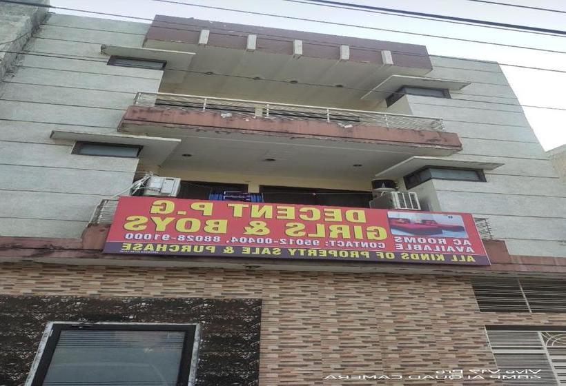 Hotel Oyo 82241 Decent Pg