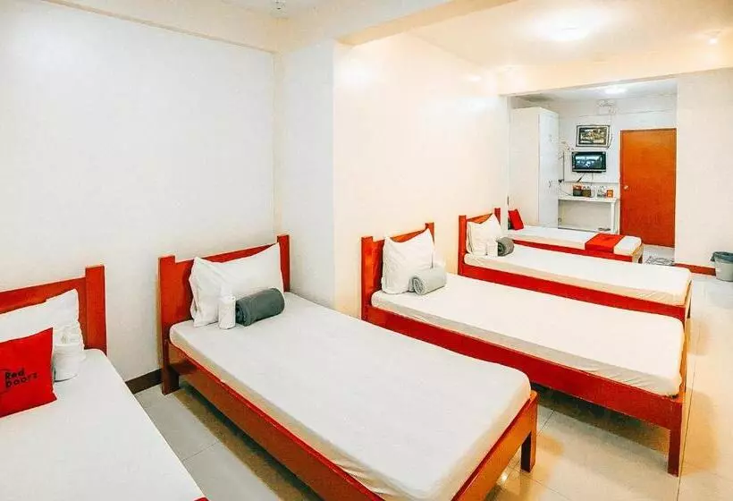 هتل Reddoorz At S & L Apartelle Daraga Albay