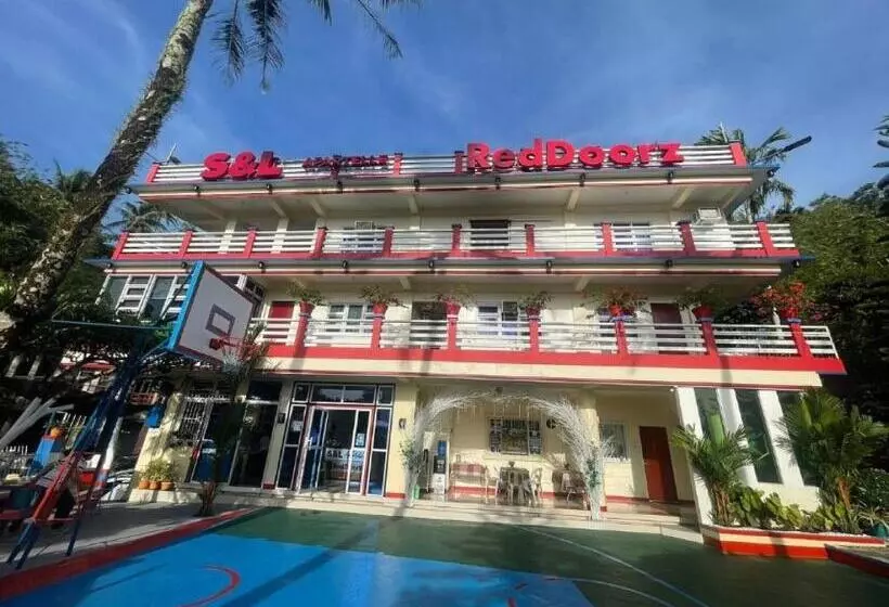 هتل Reddoorz At S & L Apartelle Daraga Albay